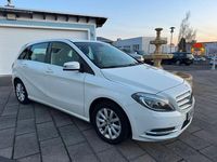 Gebraucht Mercedes B200 156 PS (114 kW) 2014 Weiß Van / Kleinbus