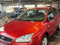 Second-hand Ford Focus 101 CP (74 kW) 2005 Roșu Hatchback