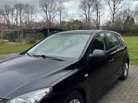 Gebraucht Hyundai i30 109 PS (80 kW) 2012 Schwarz Limousine