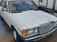 Gebraucht Mercedes 200 60 PS (44 kW) 1983 Weiß Limousine