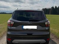 Gebraucht Ford Kuga Titanium 150 PS (110 kW) 2017 Grau SUV