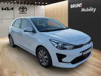 Gebraucht Kia Rio Vision 84 PS (61 kW) 2023 (ud) schneeweiss Limousine