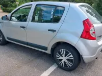 Gebraucht Dacia Sandero 75 PS (55 kW) 2009 Silber Limousine