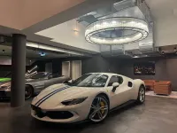 Gebraucht Ferrari 296 829 PS (609 kW) 2025 Weiß Cabrio