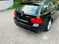 Gebraucht BMW 320 183 PS (134 kW) 2011 Schwarz Kombi