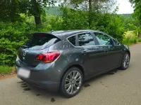 Gebraucht Opel Astra 140 PS (102 kW) 2012 Grau Limousine