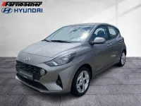 Gebraucht Hyundai i10 Trend 67 PS (49 kW) 2023 Brass / met Kleinwagen