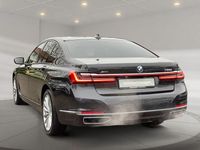 Gebraucht BMW 750 Performance 530 PS (389 kW) 2022 Grau Limousine