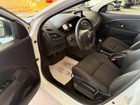 Gebraucht Renault Mégane 101 PS (74 kW) 2012 Weiß Limousine
