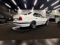 Używany BMW 520 150 KM (110 kW) 1990 Biały Sedan/Limuzyna