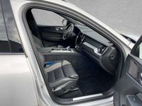 gebraucht Volvo XC60 B4 Mild-Hybrid Plus Dark Automatik ACC SD