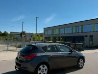 Gebraucht Opel Astra 140 PS (102 kW) 2012 Grau Kleinwagen