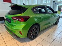 Neu Ford Focus ST 280 PS (205 kW) 2025 Mean green Limousine