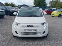 Gebraucht Fiat 500e La Prima 86 kW (118 PS) 2023 Gelato weiß Kleinwagen