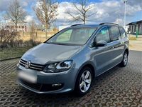 Second-hand VW Sharan 170 CP (125 kW) 2012 Albastru Monovolum