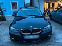 Gebraucht BMW 318 143 PS (105 kW) 2012 Schwarz Kombi