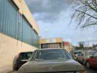 Gebraucht Mercedes E260 160 PS (117 kW) 1987 Grün Limousine