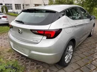Usata Opel Astra Edition 105 CV (77 kW) 2018 Argento Berlina