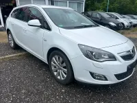 Gebraucht Opel Astra Edition 131 PS (96 kW) 2012 Weiß Kombi