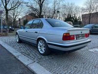 Second-hand BMW 520 150 CP (110 kW) 1993 Argintiu Berlinǎ