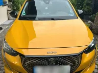 Gebraucht Peugeot e-208 Active 100 kW (136 PS) 2022 Gelb Kleinwagen