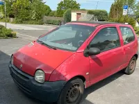 Second-hand Renault Twingo 58 CP (42 kW) 2004 Roșu Hatchback