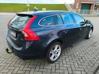 Gebraucht Volvo V60 181 PS (133 kW) 2014 Blau Kombi