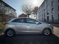 Gebraucht Hyundai i30 135 PS (99 kW) 2014 Silber Kleinwagen