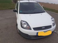 Gebraucht Ford Fiesta 69 PS (50 kW) 2008 Weiß Kleinwagen