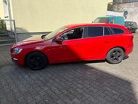 Gebraucht Volvo V60 150 PS (110 kW) 2016 Rot Kombi