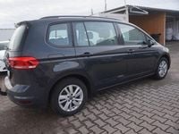 Gebraucht VW Touran Comfortline 150 PS (110 kW) 2022 Uranograu/cinza urano Van / Kleinbus