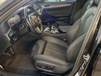 Gebraucht BMW 530 Performance 286 PS (210 kW) 2023 Schwarz black sapphire metallic (metallic) Kombi