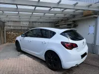 Gebraucht Opel Astra Color Edition 179 PS (131 kW) 2012 Weiß Kleinwagen