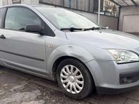 Gebraucht Ford Focus Trend 80 PS (58 kW) 2005 Cosmicsilber metallic Kleinwagen