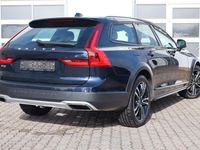 Gebraucht Volvo V90 CC Pro 235 PS (172 kW) 2019 Magic blue metallic / metallic Kombi