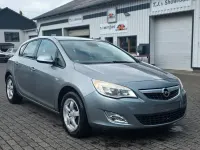 Używany Opel Astra Edition 116 KM (85 kW) 2011 Szary Sedan/Limuzyna