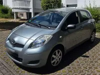 Gebraucht Toyota Yaris 69 PS (50 kW) 2009 Silber Kleinwagen