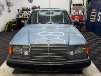 Second-hand Mercedes E230 132 CP (97 kW) 1989 Albastru Berlinǎ