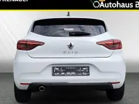 Gebraucht Renault Clio V Techno 140 PS (102 kW) 2023 Weiß Limousine