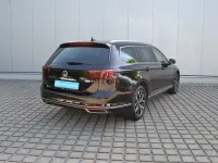 Gebraucht VW Passat Elegance 150 PS (110 kW) 2022 Deep black perleffekt (metallic) Kombi