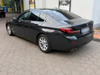 Gebraucht BMW 520 197 PS (144 kW) 2023 Grau Limousine