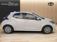 Gebraucht Toyota Yaris Basis 72 PS (52 kW) 2023 Schneeweiß Kleinwagen