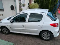 Gebraucht Peugeot 206+ 60 PS (44 kW) 2012 Weiß Kleinwagen