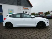 Gebraucht Ford Focus 101 PS (74 kW) 2018 Weiß Limousine