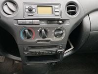 Gebraucht Toyota Yaris 64 PS (47 kW) 2005 Silber Kleinwagen