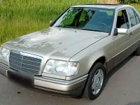 Gebraucht Mercedes 200 75 PS (55 kW) 1995 Silber Limousine