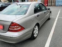 Gebraucht Mercedes C220 140 PS (102 kW) 2003 Grau Limousine