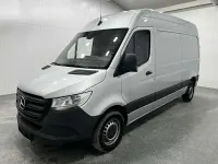 Używany Mercedes Sprinter 143 KM (105 kW) 2021 Srebrny Van