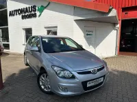 Gebraucht Hyundai i30 Classic 126 PS (92 kW) 2012 Silber Limousine