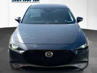 Neu Mazda 3 Exclusive 186 PS (136 kW) 2025 Machine gray Limousine